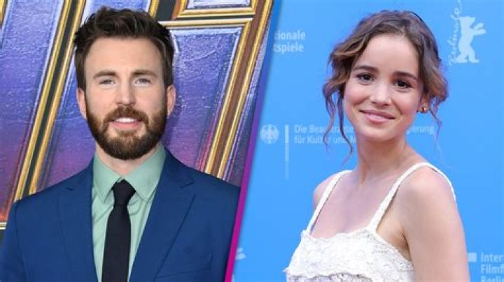 I Stood Next To ‘Captain America’ (A.K.A. Chris Evans) All Night And Didn’t Even Know It – He’s That Normal!