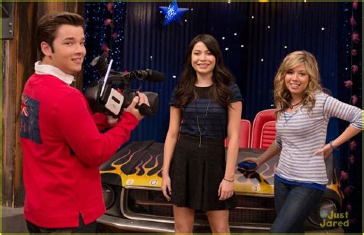 iCarly Ends With Series Finale — Miranda Cosgrove Says ‘iGoodbye’ To Fans – Hollywood Life