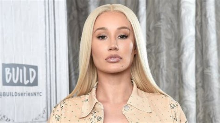 Iggy Azalea Rocks A Sexy Black Bikini While Hitting The Hot Tub In New TikTok Video