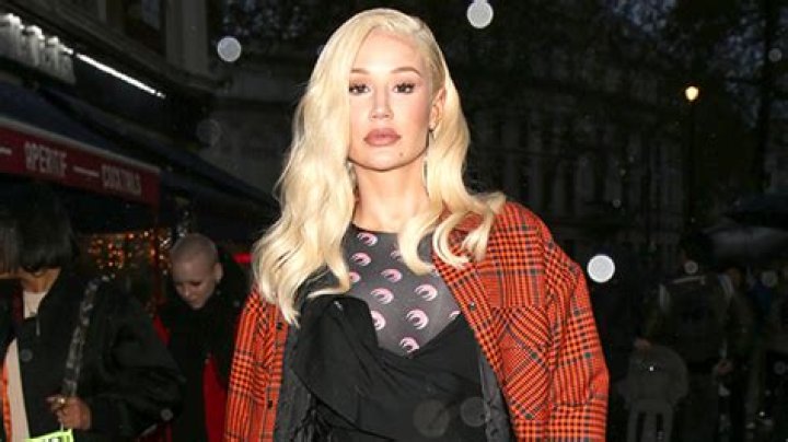 Iggy Azalea Shows Off Her Slim Waist In New Post-Baby Pic