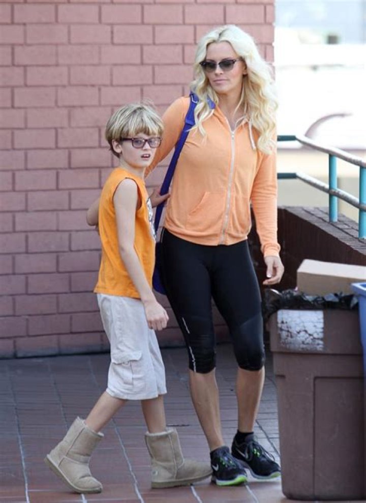 [INTERVIEW] Jenny McCarthy Blames Autistic Son Evan’s Therapy On Jim Carrey – Hollywood Life