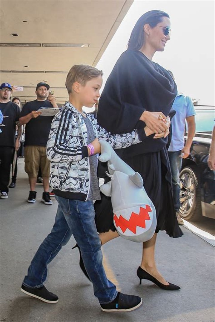 Is Angelina Jolie Raising Her Kids To Be Gender Confused? – Hollywood Life
