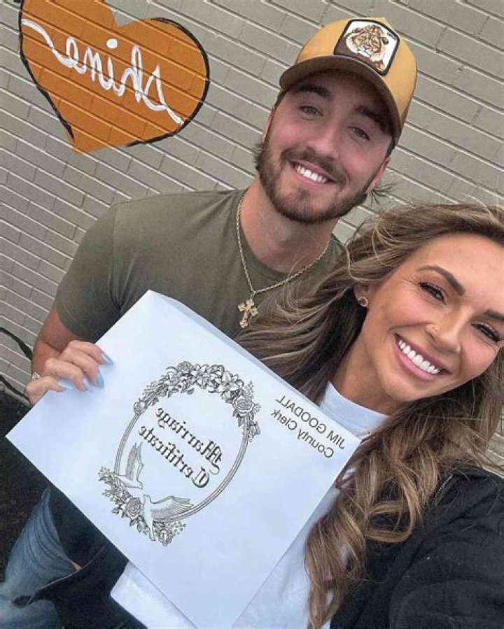 Is Morgan Wallen Married? Everything to Know About His Love Life – Hollywood Life