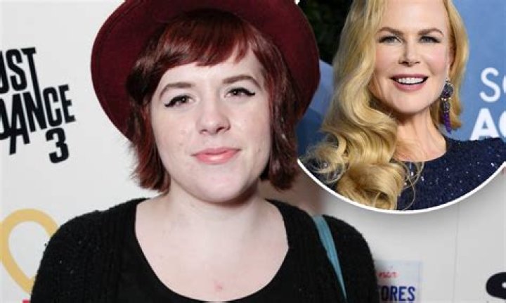 Isabella Cruise Debuts Dark Black Hair Makeover: Photo – Hollywood Life