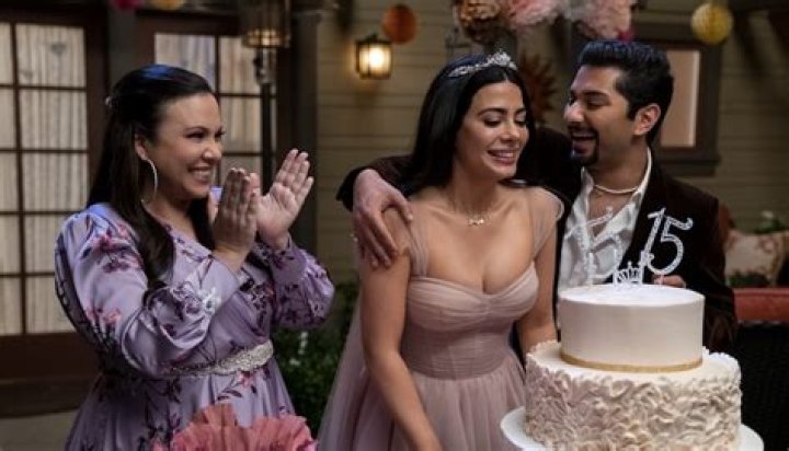 Isabelle’s Addiction — Emeraude Toubia Reveals New Struggle – Hollywood Life