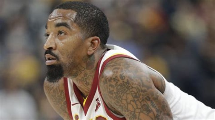 J.R. Smith Causes Overtime By Running Out Clock When Cavs Tied Warriors – Hollywood Life