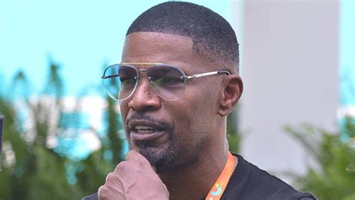 Jamie Foxx Shows off PDA With GF During Mexico Vacation: Photos – Hollywood Life