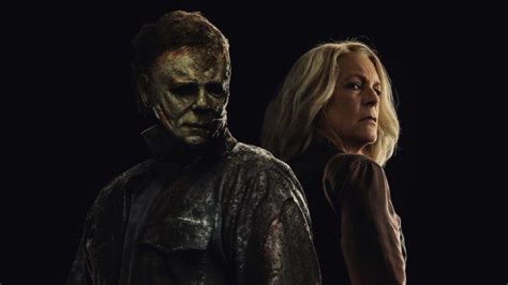Jamie Lee Curtis & Michael Myers Battle – Hollywood Life