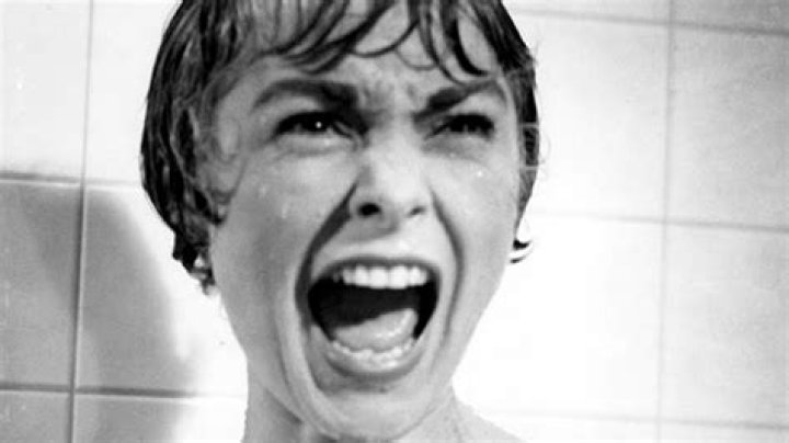Jamie Lee Curtis Reenacts ‘Psycho’ Scene Her Mom Did — For ‘Scream Queens’: PIC – Hollywood Life