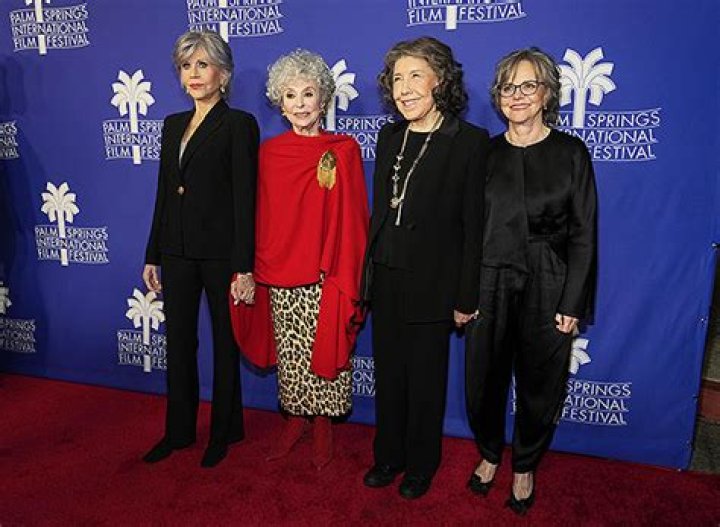 Jane Fonda Joins Rita Moreno, Lily Tomlin, & Sally Field For Premiere – Hollywood Life