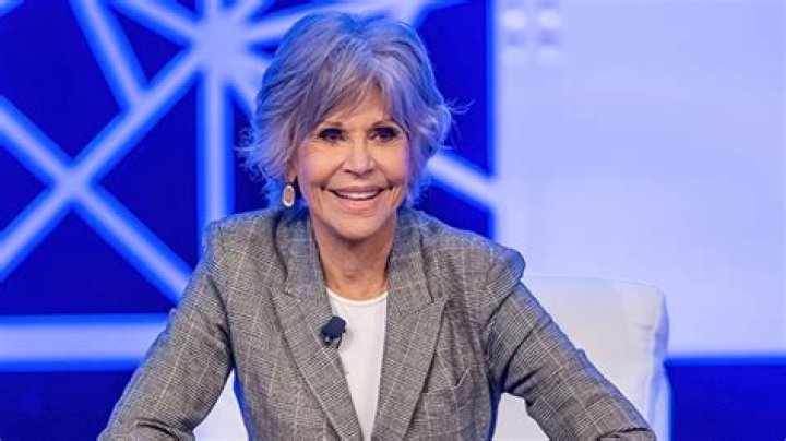 Jane Fonda’s Tracksuit In H&M Fitness Campaign: Video – Hollywood Life