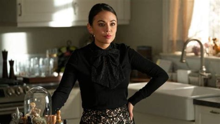 Janel Parrish Is ‘Excited’ For ‘Pretty Little Liars’ Reboot & ‘Grateful’ To Be Part Of Original Cast