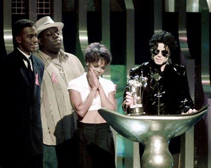 Janet Jackson Defends Brother Michael – Hollywood Life