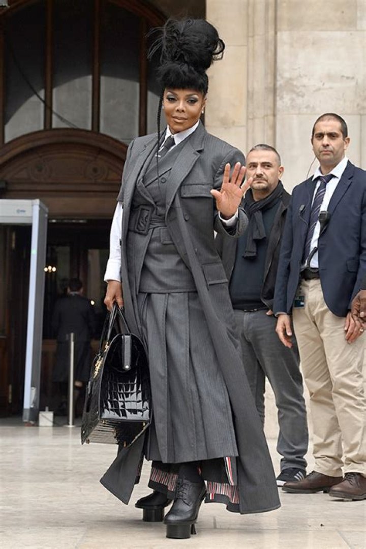 Janet Jackson Rocks Wild Hairdo At Thom Brown At Paris Fashion Week – Hollywood Life