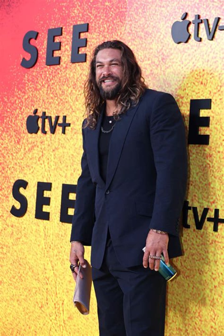 Jason Momoa Shows Off Bare Butt In Thong-Style Cloth On Fishing Trip – Hollywood Life