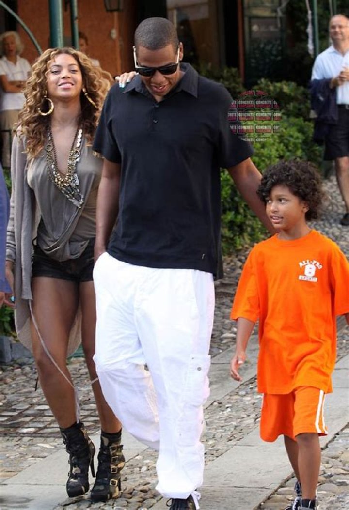 JAY-Z & Beyonce Return Home From NYE Vacation With Their Kids – Hollywood Life