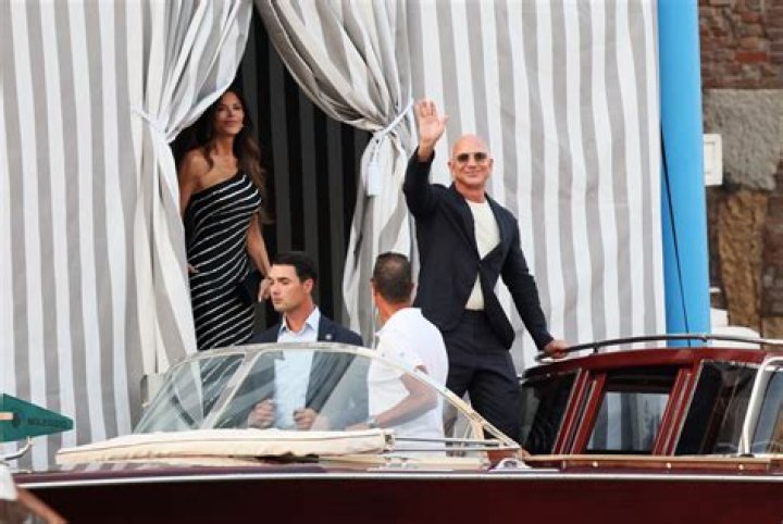 Jeff Bezos Bonds With Lauren Sanchez’s Kids On Italy Yacht – Hollywood Life