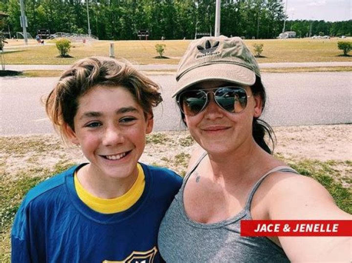 Jenelle Evans Is Leaving ‘Teen Mom 2’ For Good, She Confirms – Hollywood Life