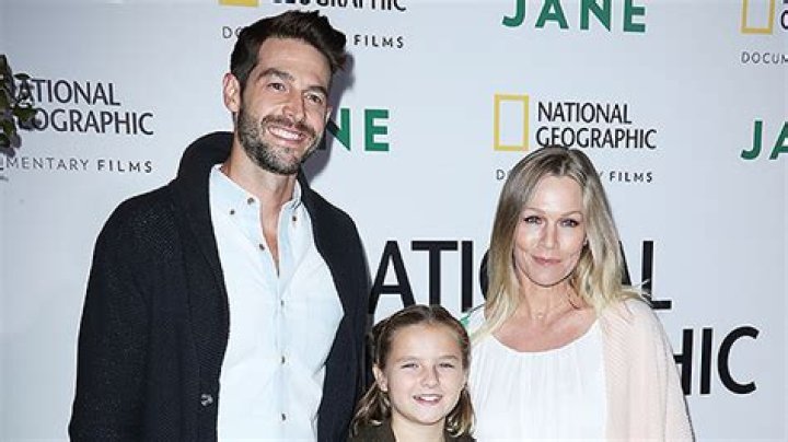 Jennie Garth Getting Divorced From Third Husband After 2-Year Marriage – Hollywood Life