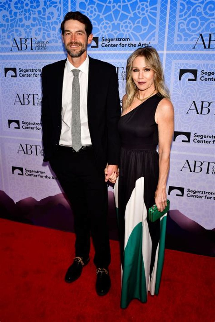 Jennie Garth Pregnant With Husband Dave Abrams? – Hollywood Life