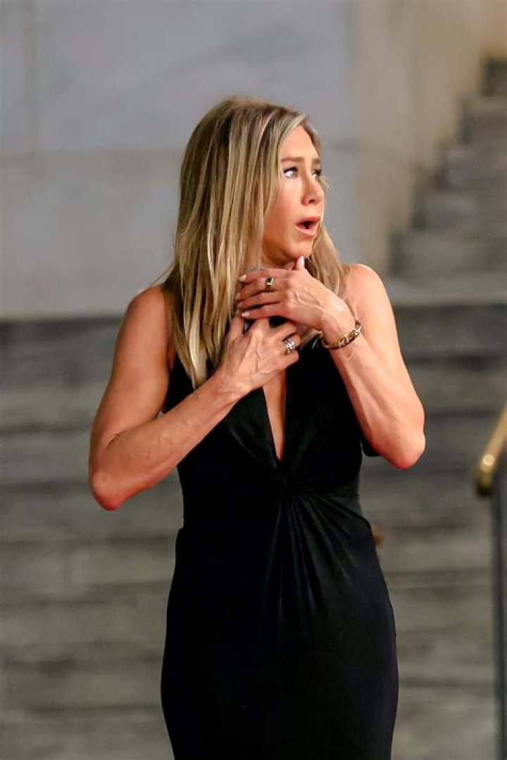 Jennifer Aniston Cries Over Painful Heartbreak From Brad Pitt & Other Past Loves — Watch
