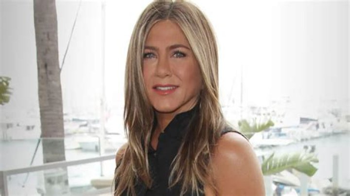 Jennifer Aniston Reveals She’s ‘Single’ & ‘Hates’ Being Set Up On Dates