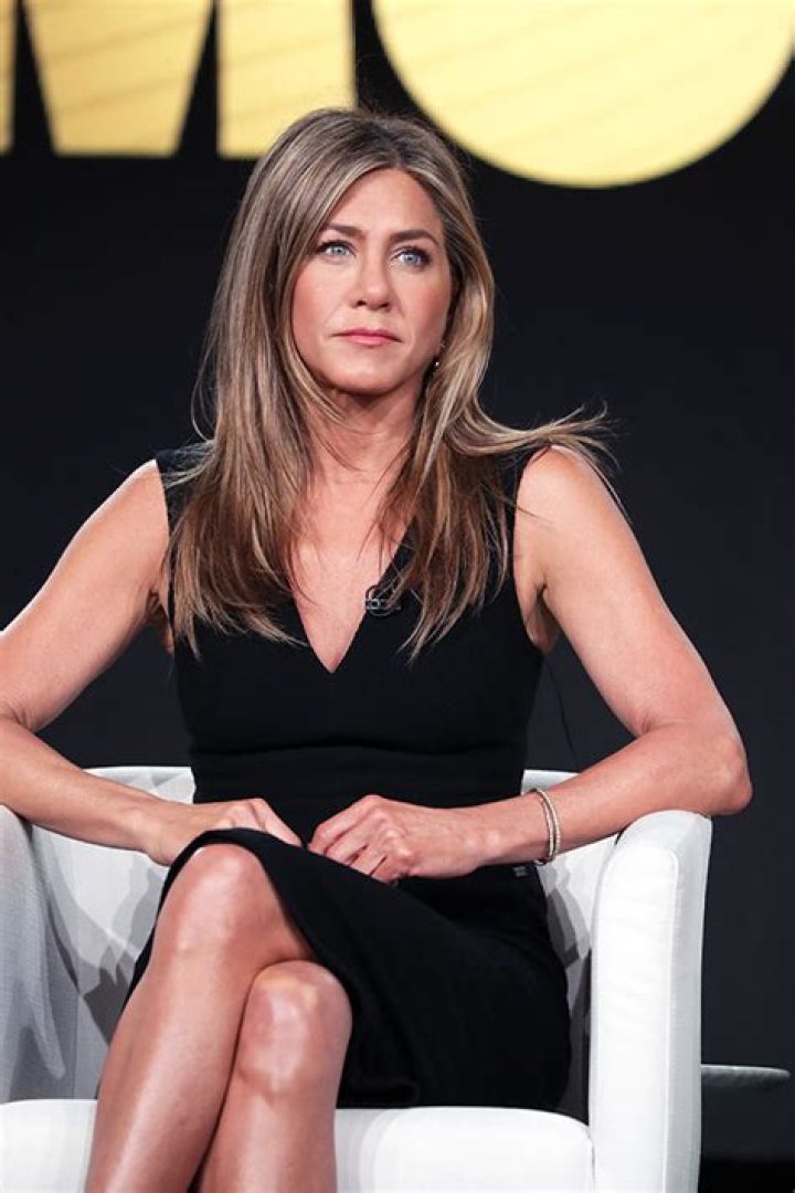 Jennifer Aniston’s Sparkly Black Dress On ‘Jimmy Kimmel’ – Photos – Hollywood Life