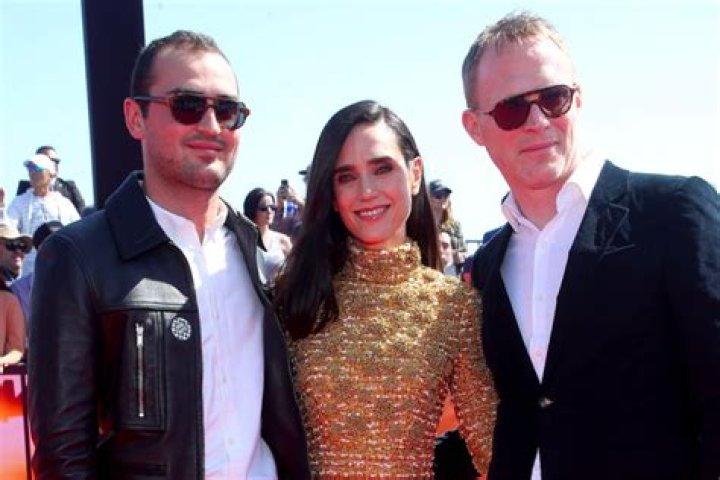 Jennifer Connelly Joined By Son Kai Dugan At ‘Top Gun 2’ Premiere – Hollywood Life