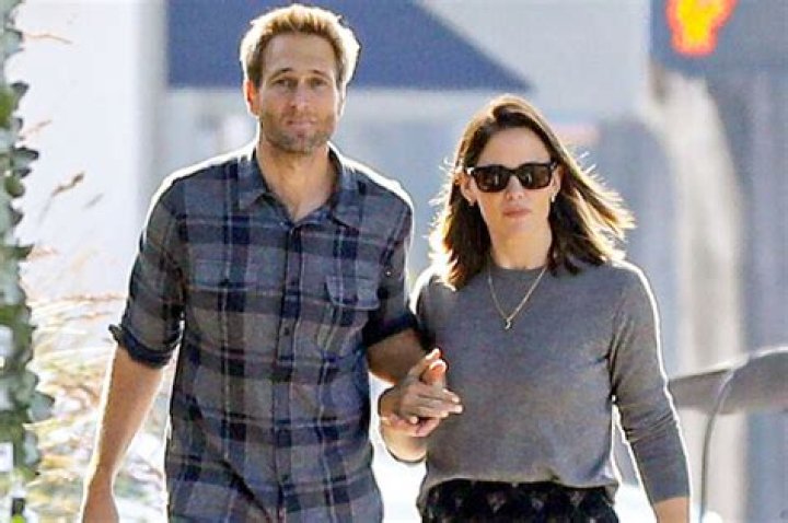 Jennifer Garner’s Relationship With BF Ok – Hollywood Life