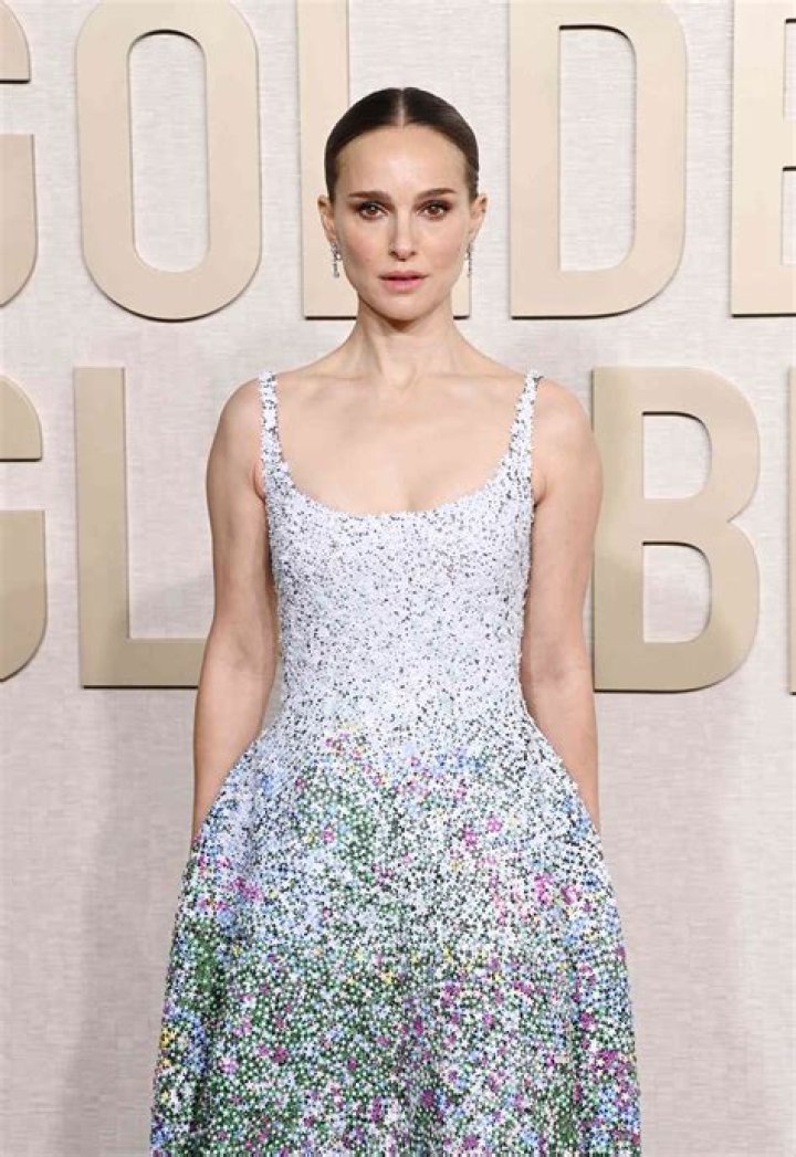 Jennifer Garner Wardrobe Malfunction — Boobs Almost BUST Out At Golden Globes – Hollywood Life