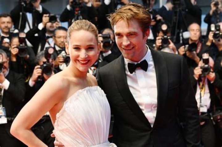 Jennifer Lawrence Avoids Robert Pattinson While Their Exes Cozy Up