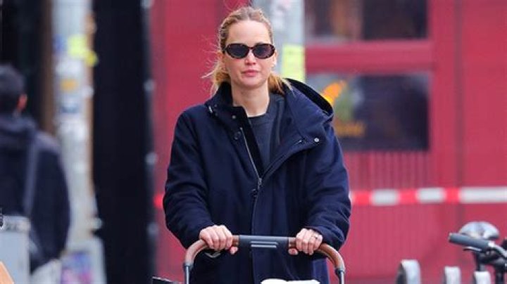 Jennifer Lawrence Goes Makeup-Free With Son Cy During NYC Outing – Hollywood Life