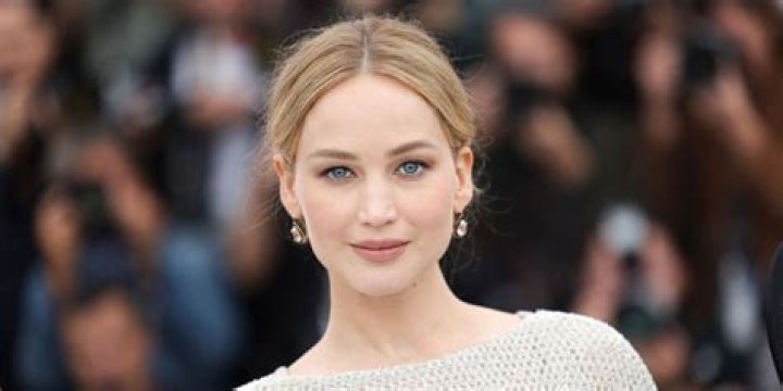 Jennifer Lawrence’s Red Sparrow Makeup — Get Her Beauty Look – Hollywood Life