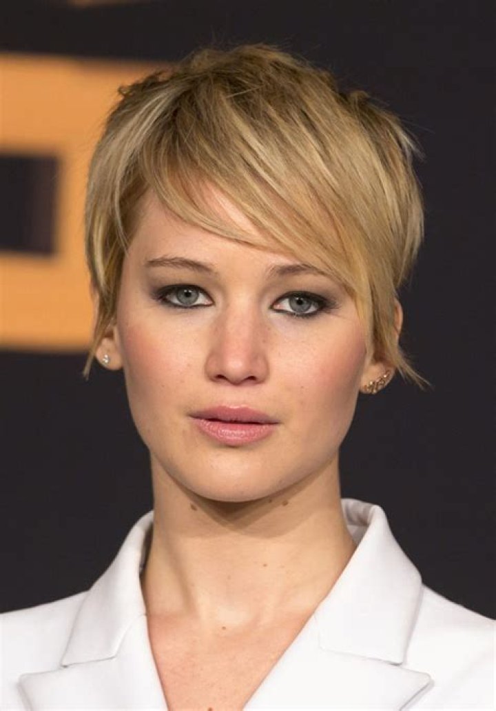 Jennifer Lawrence’s Short Hair At ‘Catching Fire’ Premiere — Her Hot Look – Hollywood Life