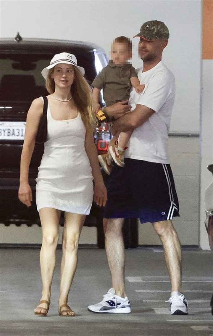 Jennifer Lawrence’s Son Smiles While Out With Cooke Maroney In NYC – Hollywood Life