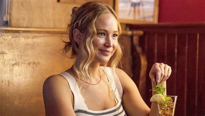 Jennifer Lawrence Shines In Raunchy Comedy – Hollywood Life