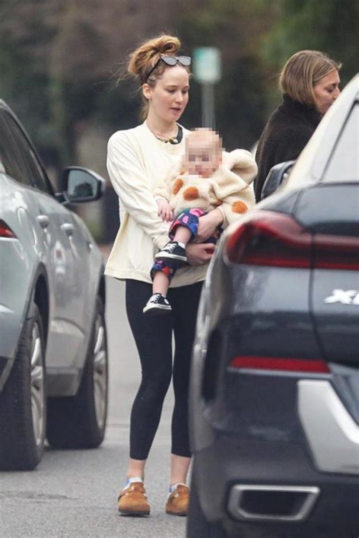 Jennifer Lawrence Takes Son Cy, 10 Mos., For Walk In LA: Photos – Hollywood Life