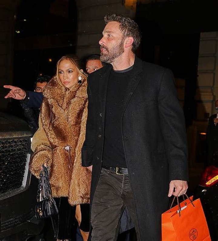 Jennifer Lopez & Ben Affleck Hug In Hamptons Ahead Of Easter: Photos – Hollywood Life