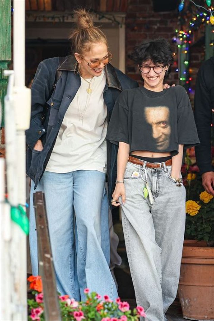 Jennifer Lopez & Daughter Emme, 13, Spotted Christmas Shopping In Beverly Hills — Photo