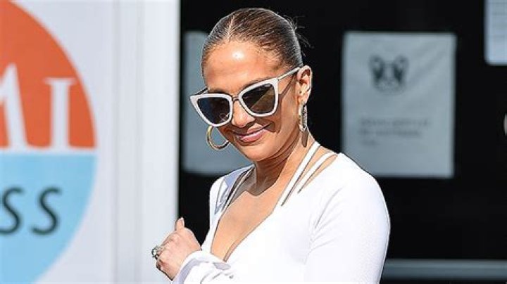 Jennifer Lopez Looks Flawless Prepping For Super Bowl Without Makeup – Hollywood Life