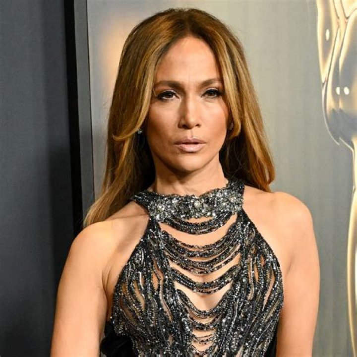 Jennifer Lopez Looks Sleek At The SAGs & Cuddles Up To A.Rod On The Carpet