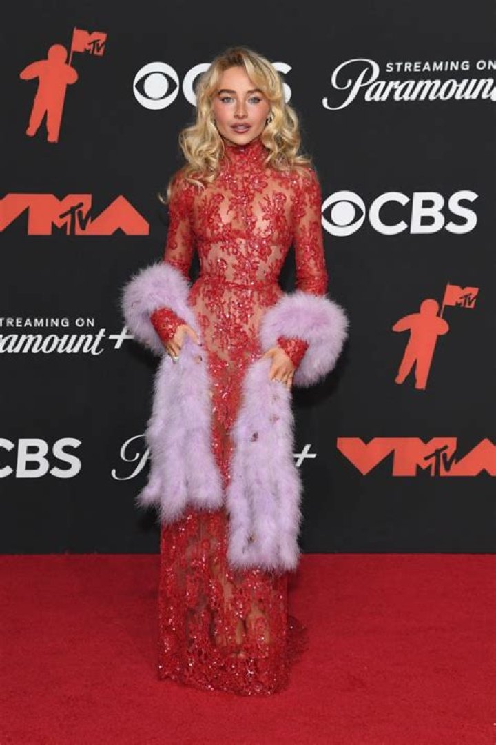 Jennifer Lopez, Miley Cyrus & 36 More Sexiest VMAs Looks Of All Time — Pics