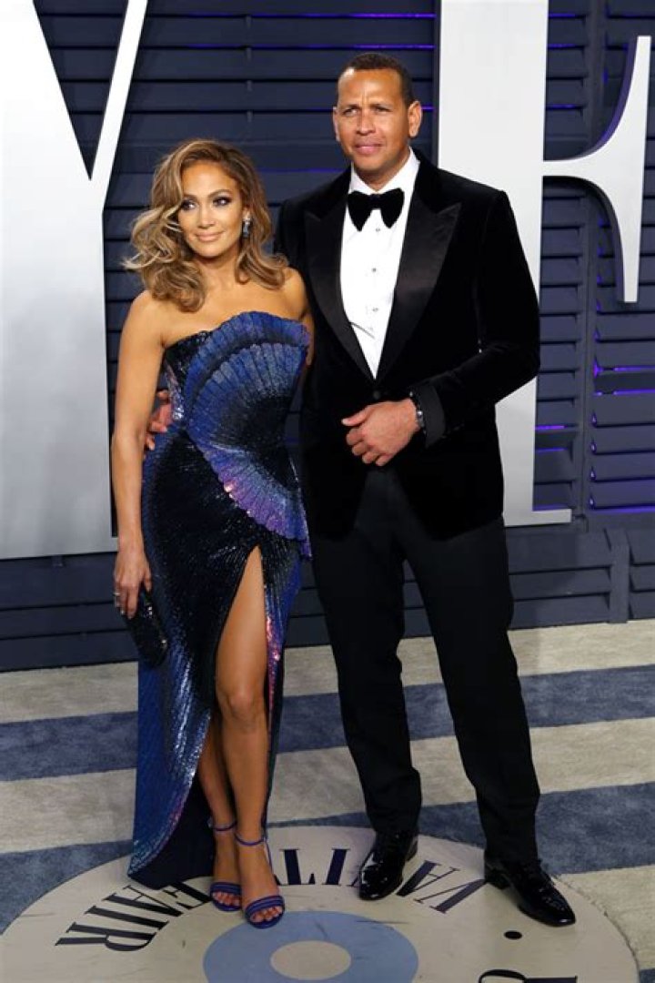 Jennifer Lopez Removes Engagement Ring In New Photos Amid A-Rod Split Speculation