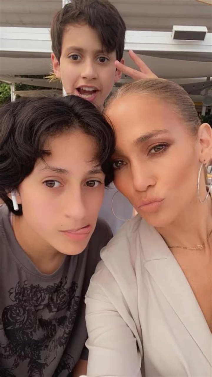 Jennifer Lopez Returns To LA With Twins Max & Emme, 12, To Spend Thanksgiving With Ben Affleck