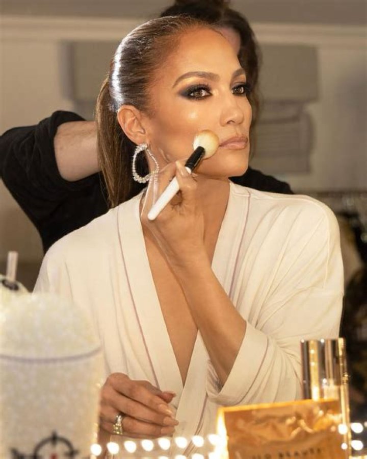 Jennifer Lopez Rocks A ‘Makeup-Free Glow’ In New Skincare Video – Hollywood Life