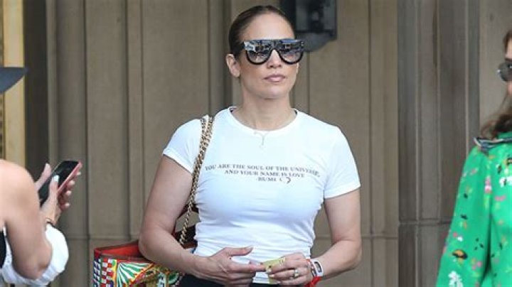 Jennifer Lopez’s Exact Pair of Stylish Sunglasses Are on Sale – Hollywood Life