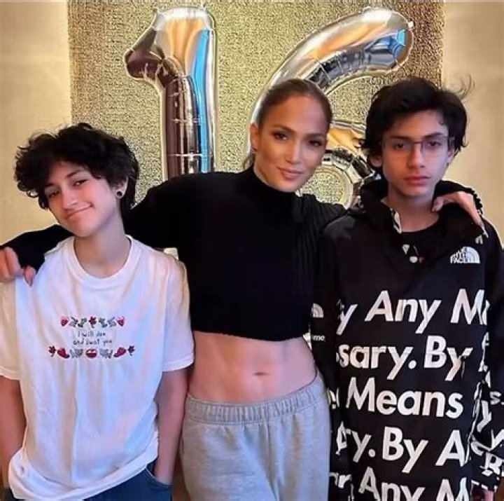 Jennifer Lopez’s Leather Crop Top – See Outfit Photos – Hollywood Life