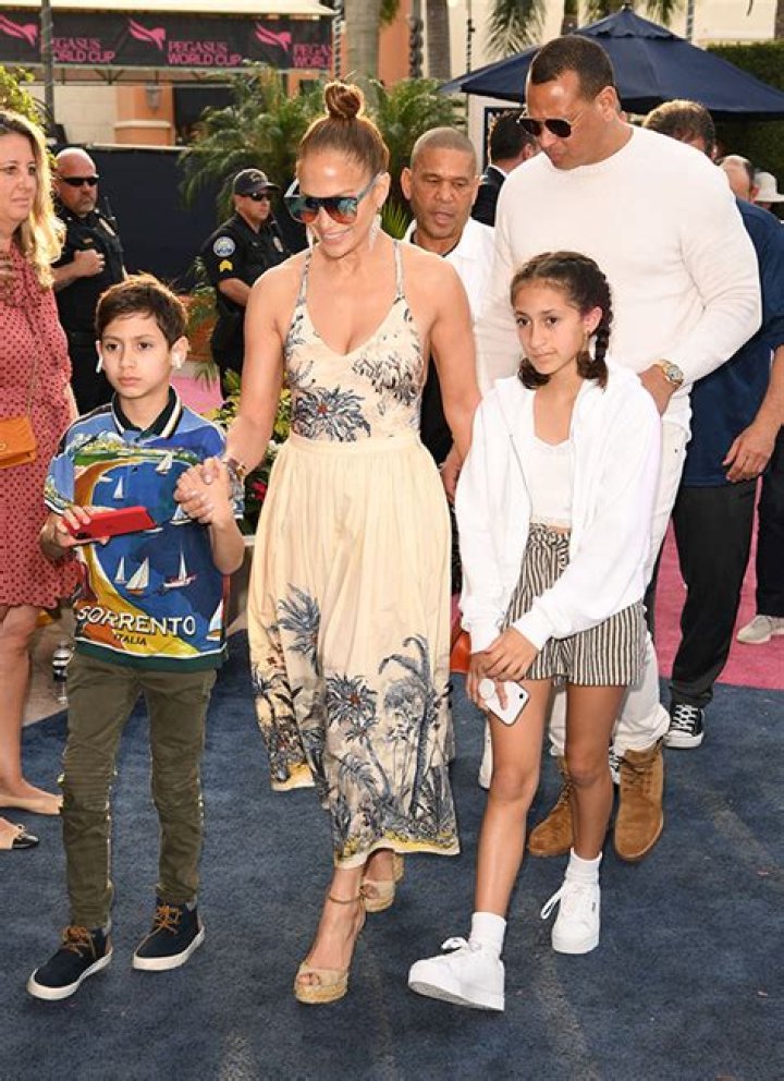Jennifer Lopez Says Kids Max & Emme, 13, Are ‘Finding Their Own Identities’ — Watch