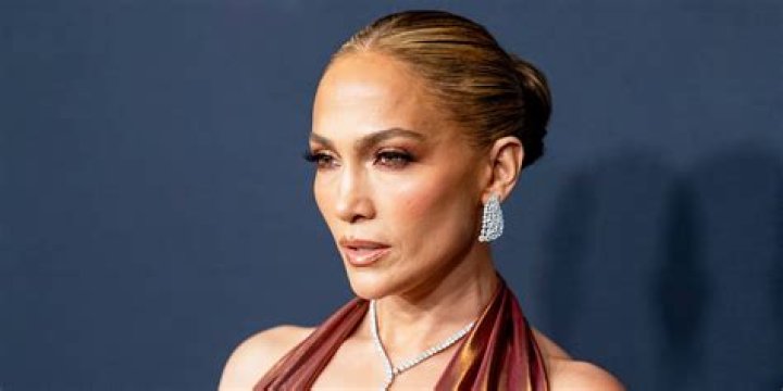 Jennifer Lopez Shows Off Ripped Abs In Sexy Bikini In New Video – Hollywood Life
