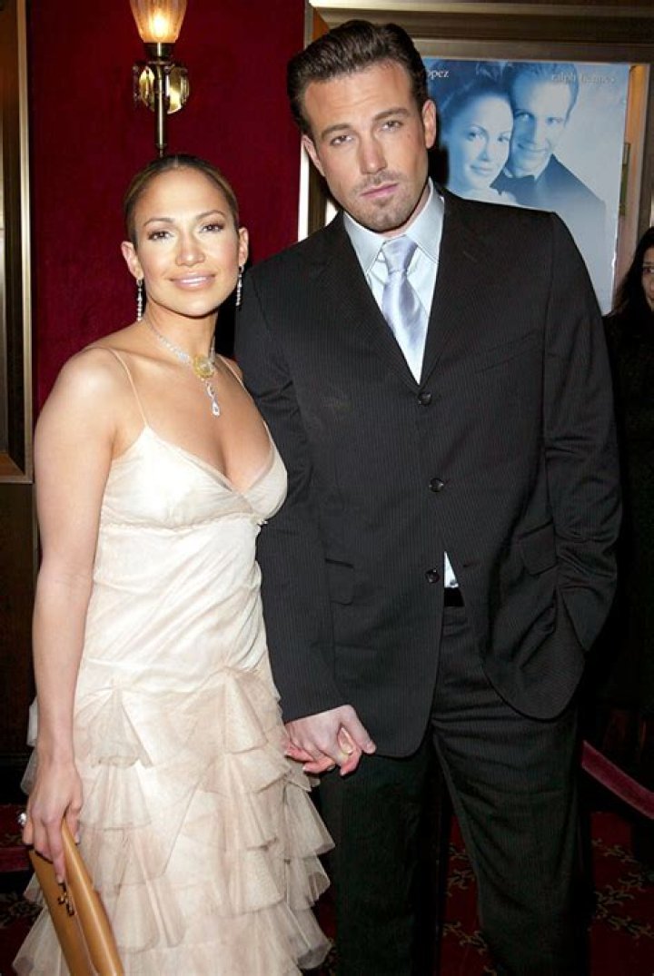 Jennifer Lopez Talks Ben Affleck’s Engagement Ring In New Interview – Hollywood Life